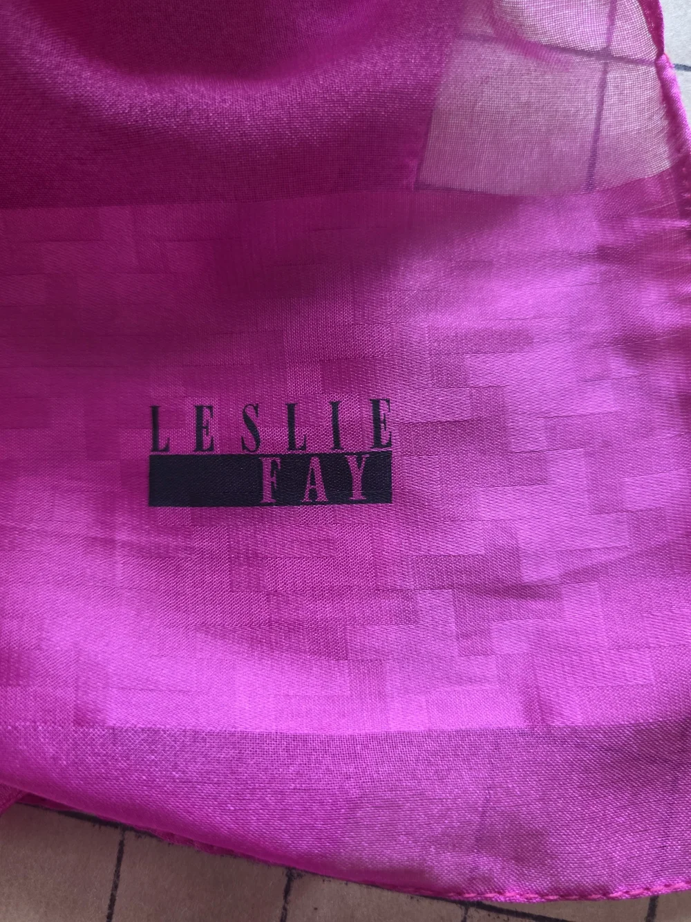 Vintage Leslie Fay Fuchsia Pink Houndstooth Sheer Long Scarf Wrap 15.5”x66”
